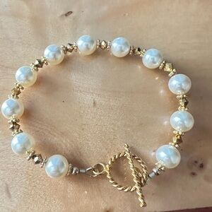 Elegant Cream and Gold filled  Bracelet with Pearls Crystals